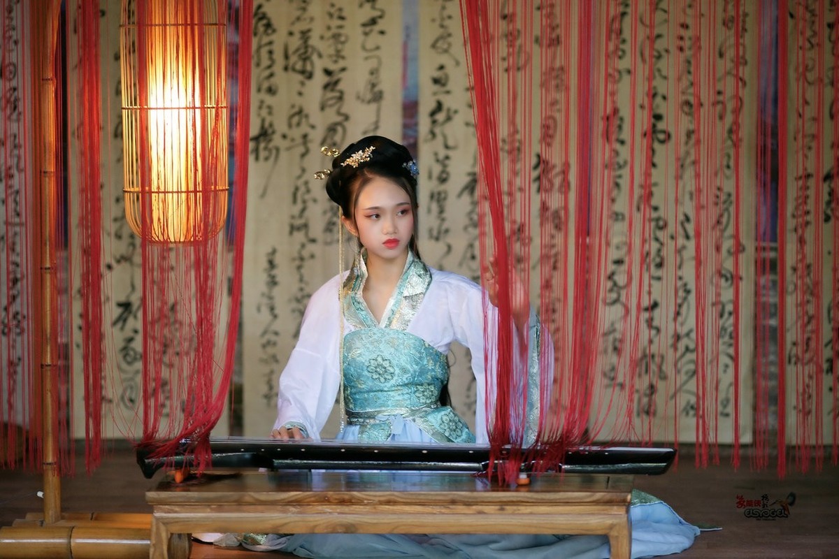 古装古筝美女小欧