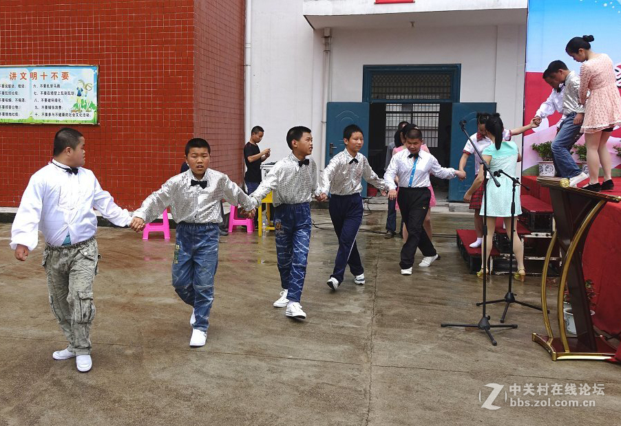 阳光舞台的残障儿童