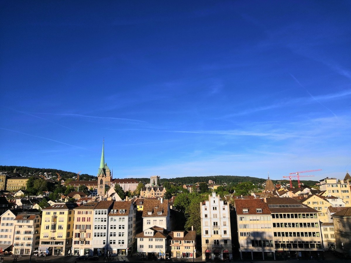2019-06-02 瑞士旅行记录：Zurich 的班霍夫大街和利马特河（Limmat）伴