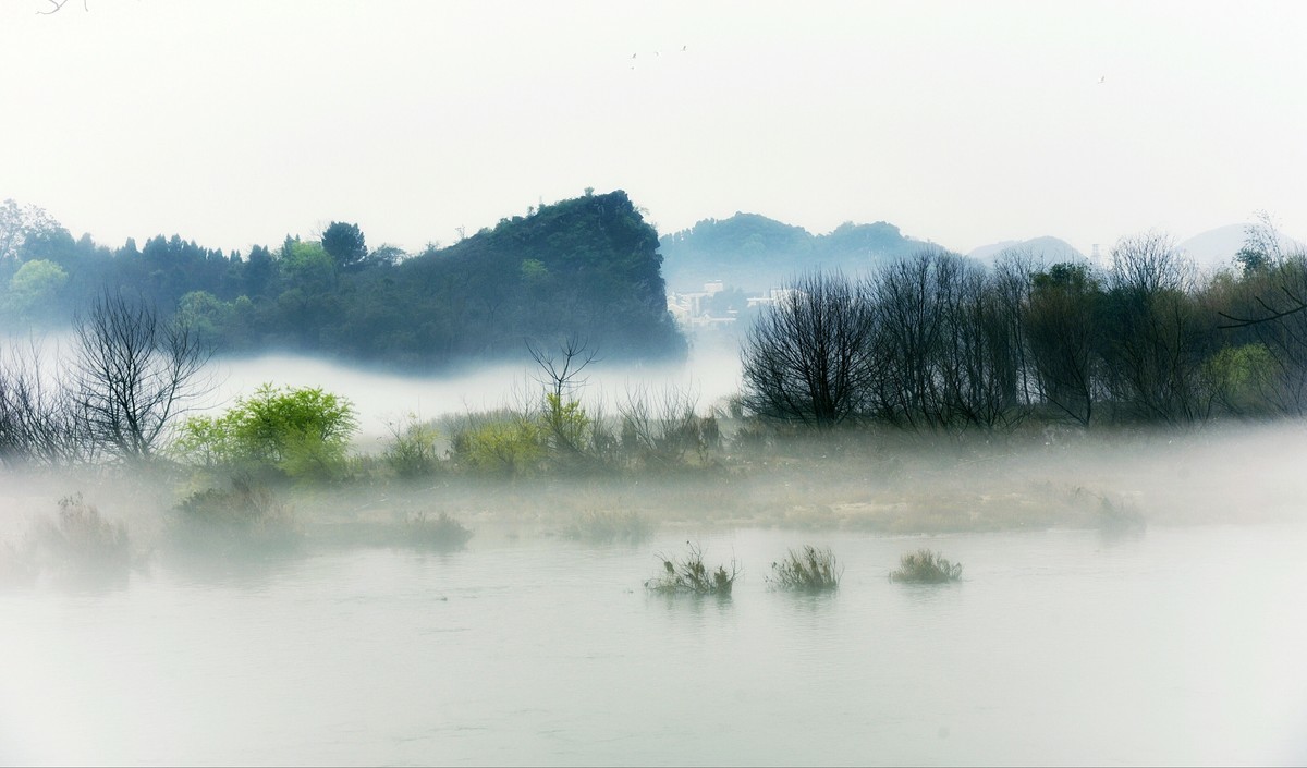 雨雾漓江图图片