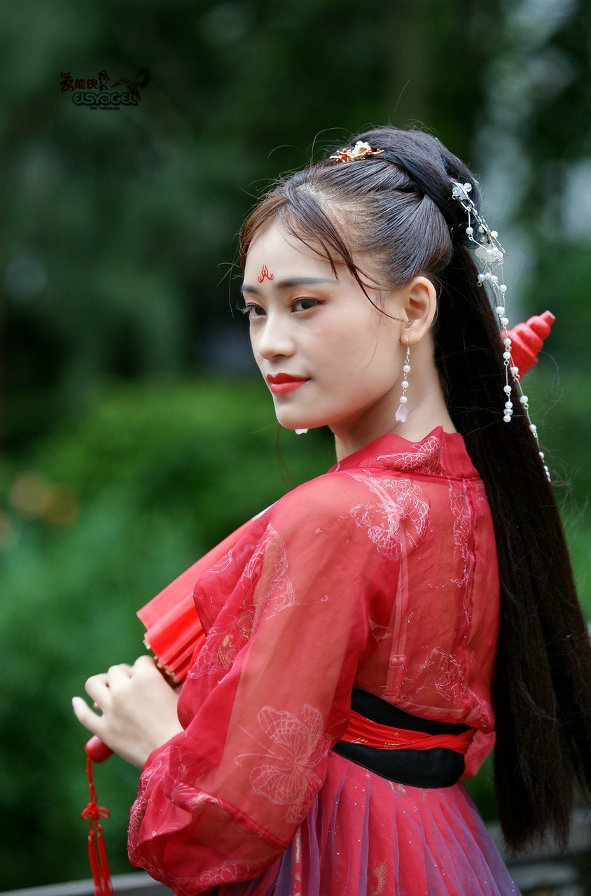 古风红衣少女小婷