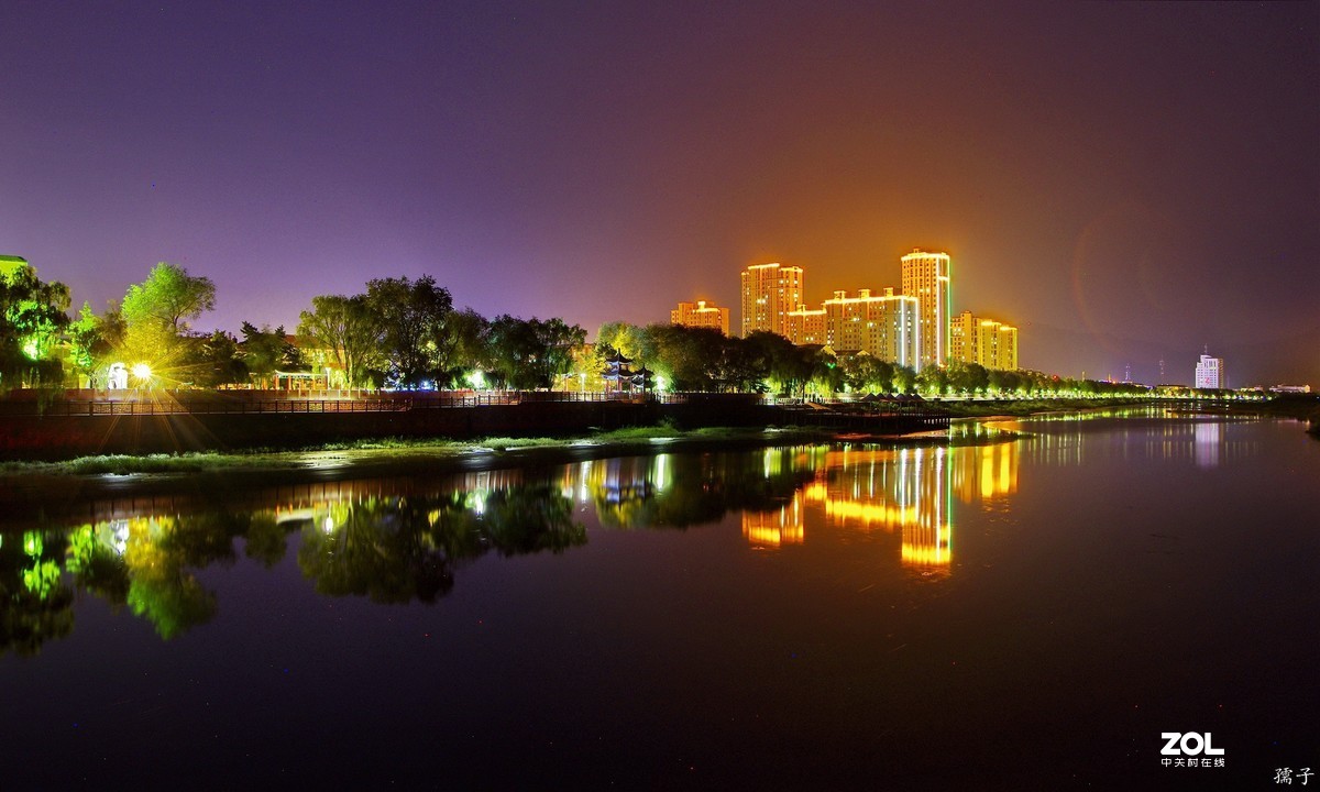 松花江源头的抚松镇江岸夜色