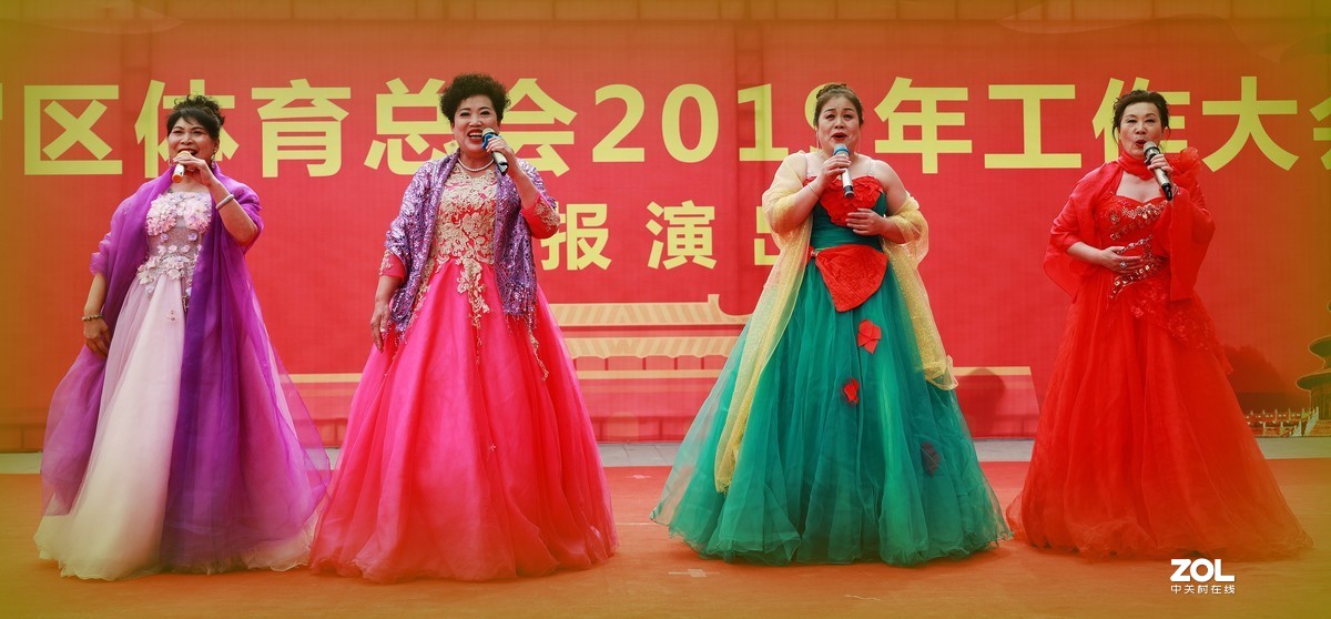 吾悦广场拍女生小合唱