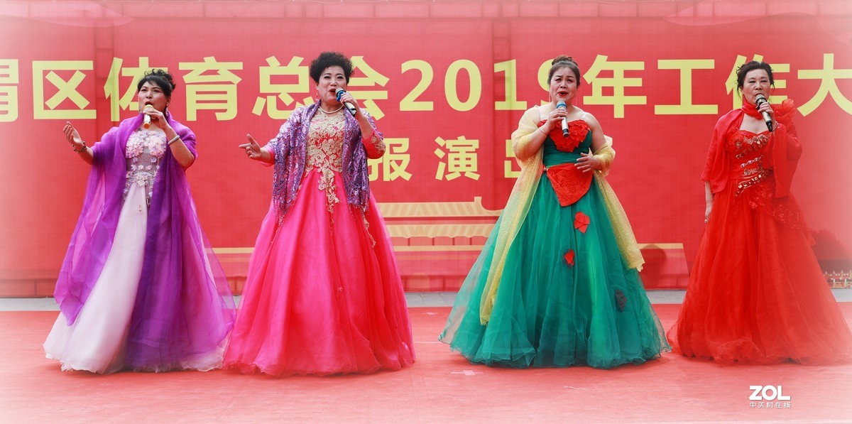 吾悦广场拍女生小合唱