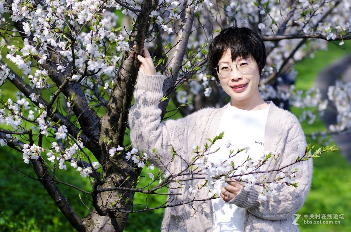 春花烂漫映伊人