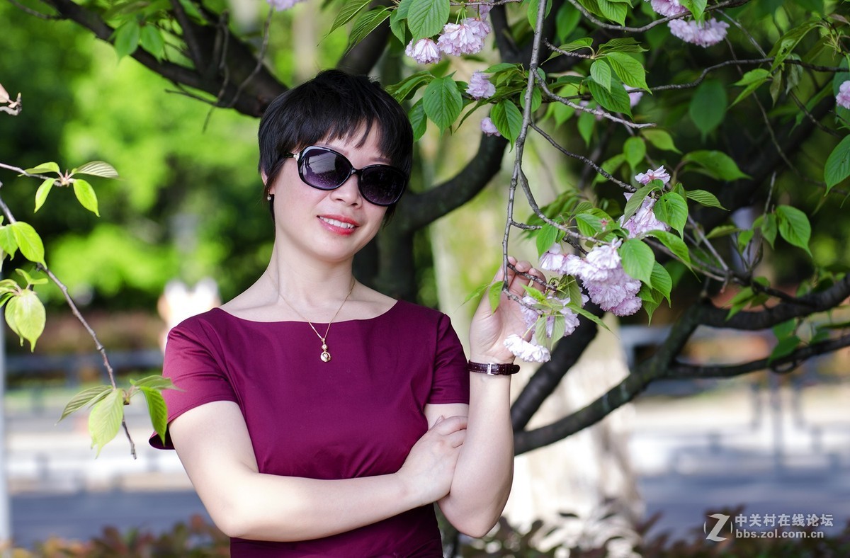 春花烂漫映伊人