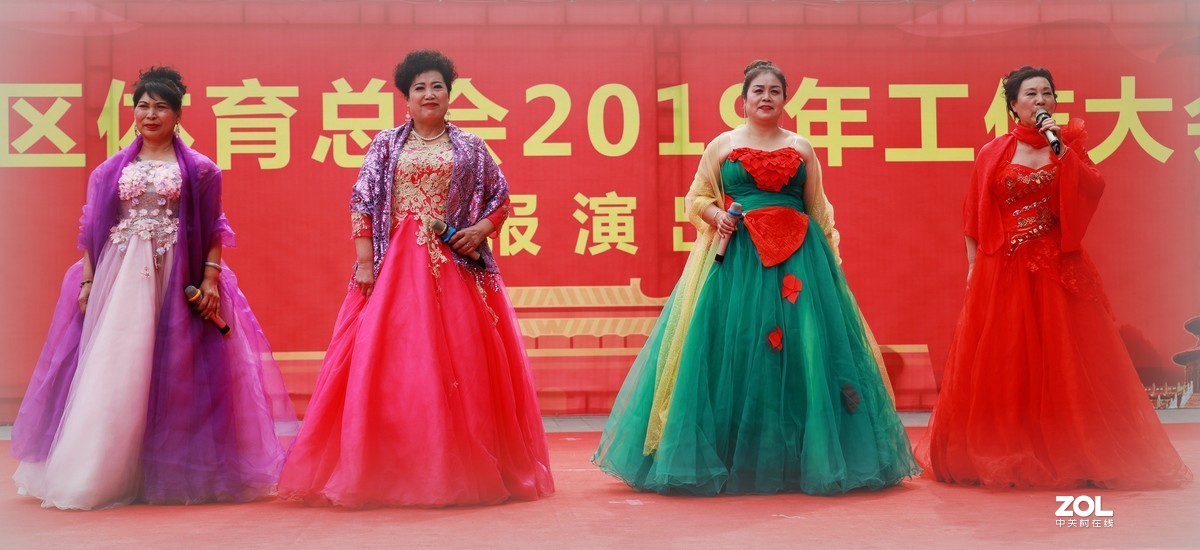 吾悦广场拍女生小合唱