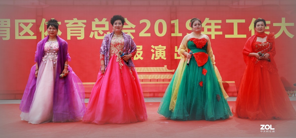 吾悦广场拍女生小合唱