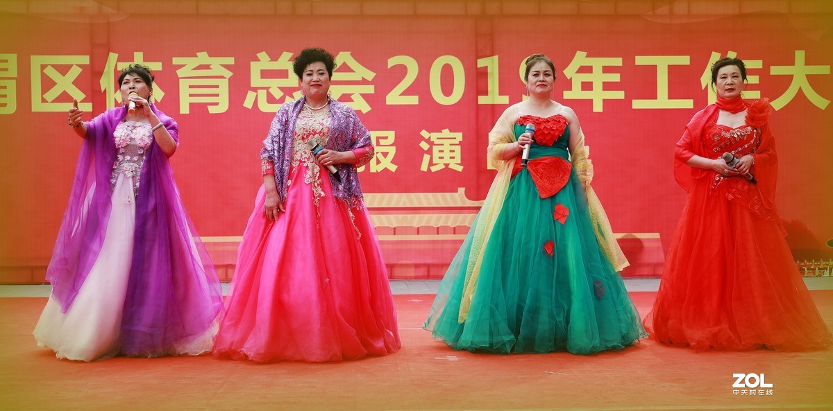 吾悦广场拍女生小合唱