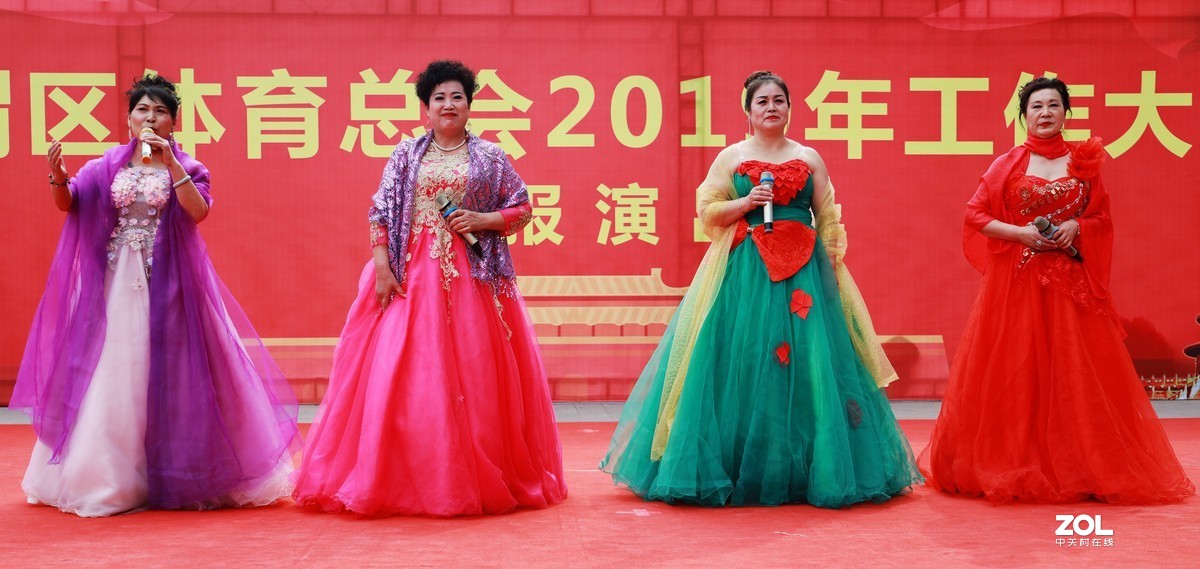 吾悦广场拍女生小合唱