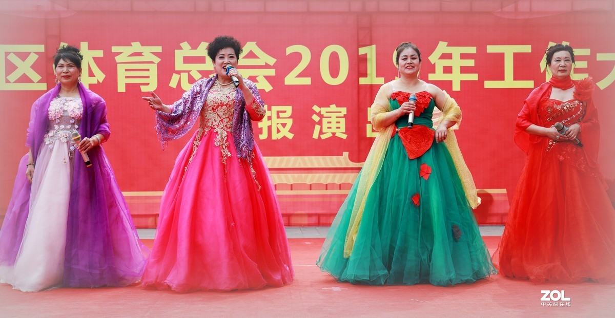 吾悦广场拍女生小合唱