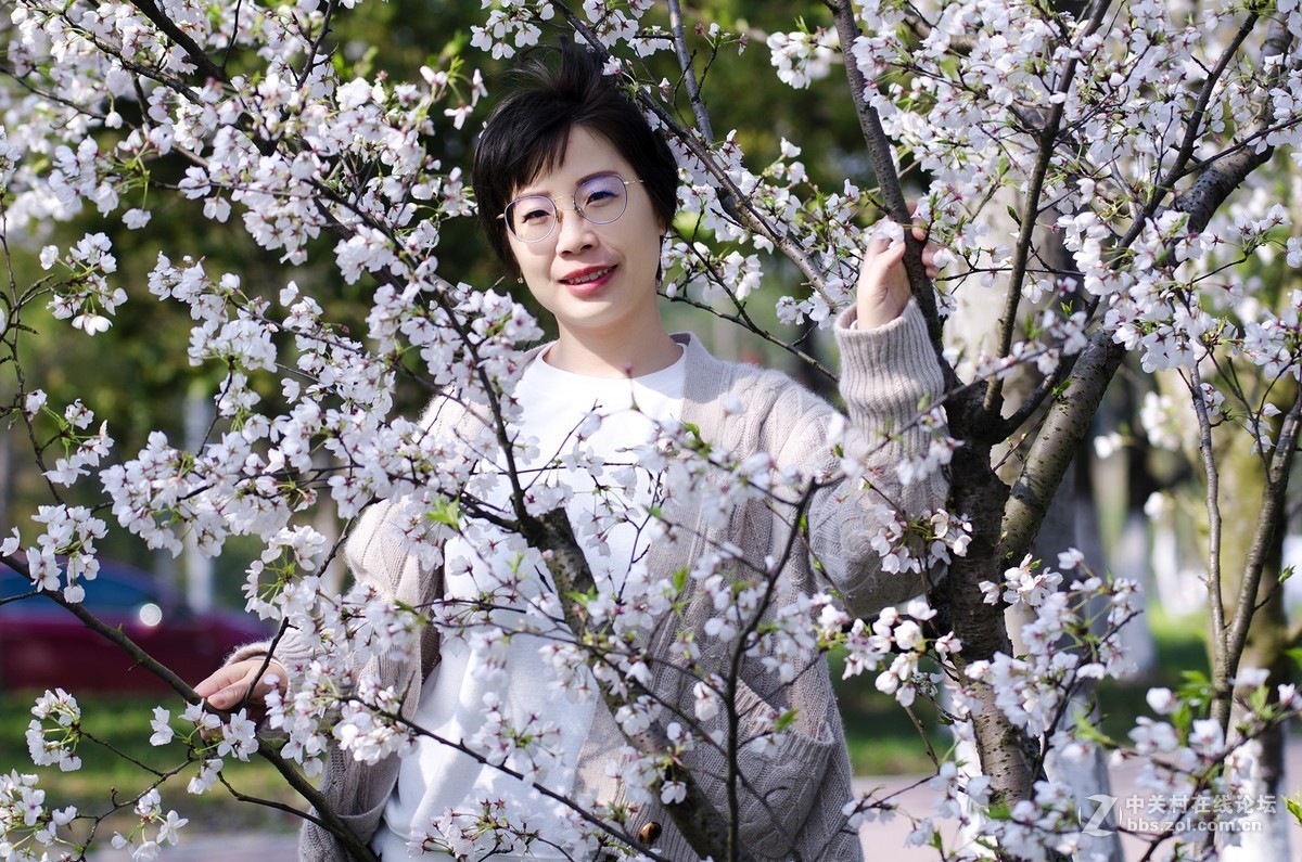 春花烂漫映伊人