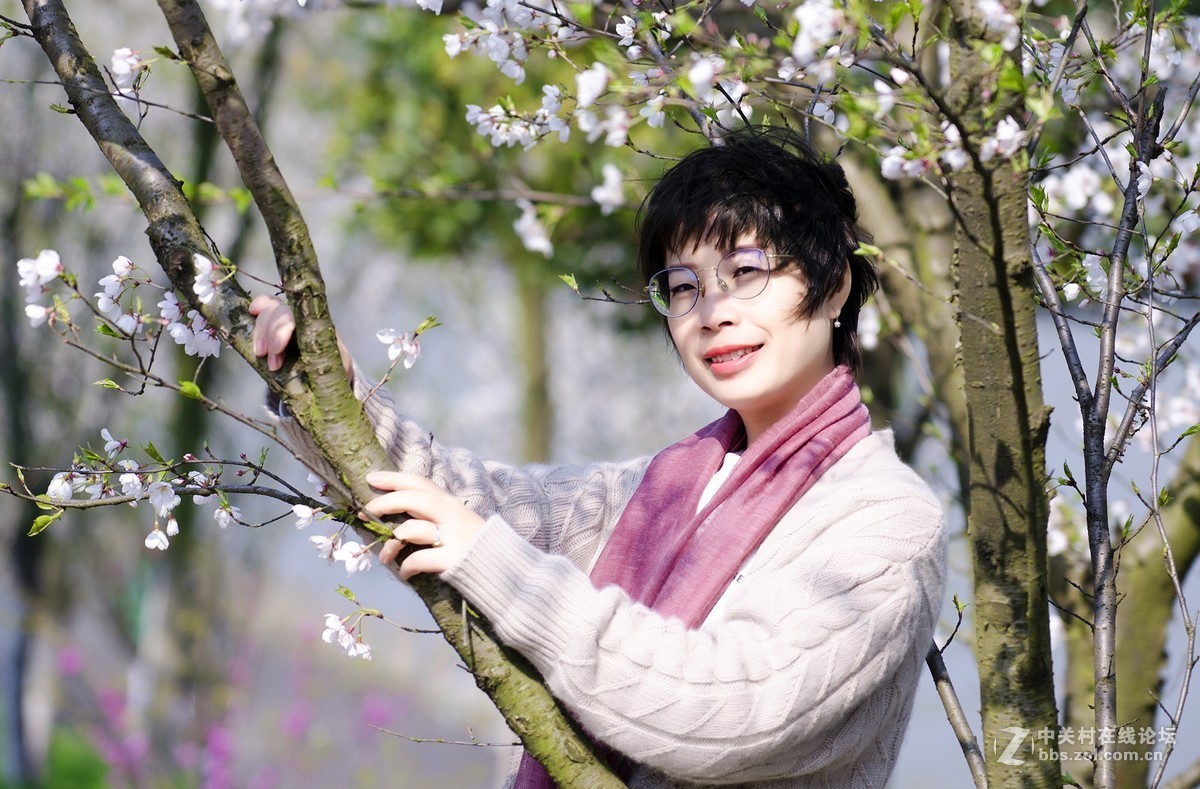 春花烂漫映伊人