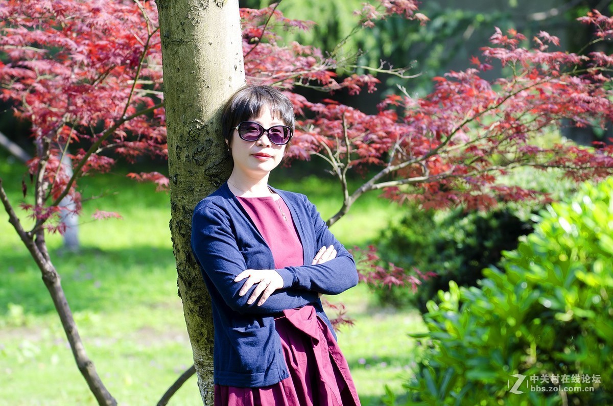 春花烂漫映伊人