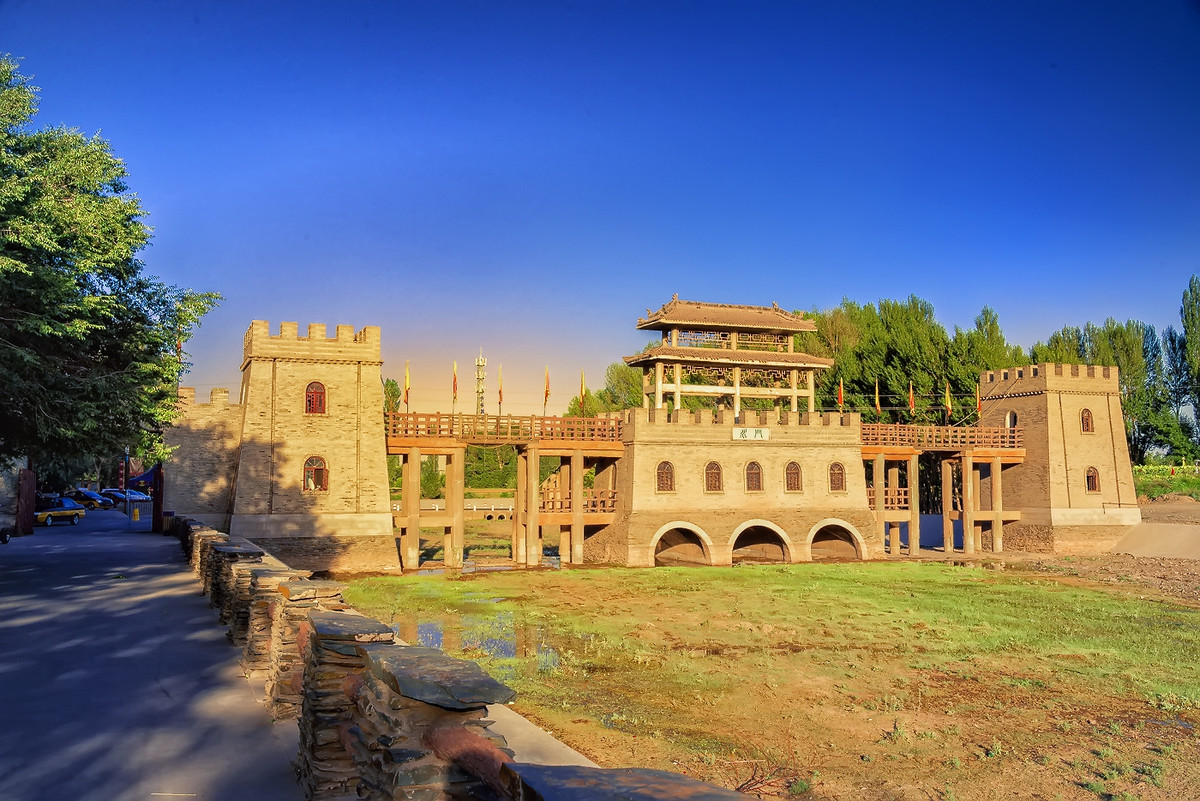 甘肃风光   《嘉峪关悬壁长城》