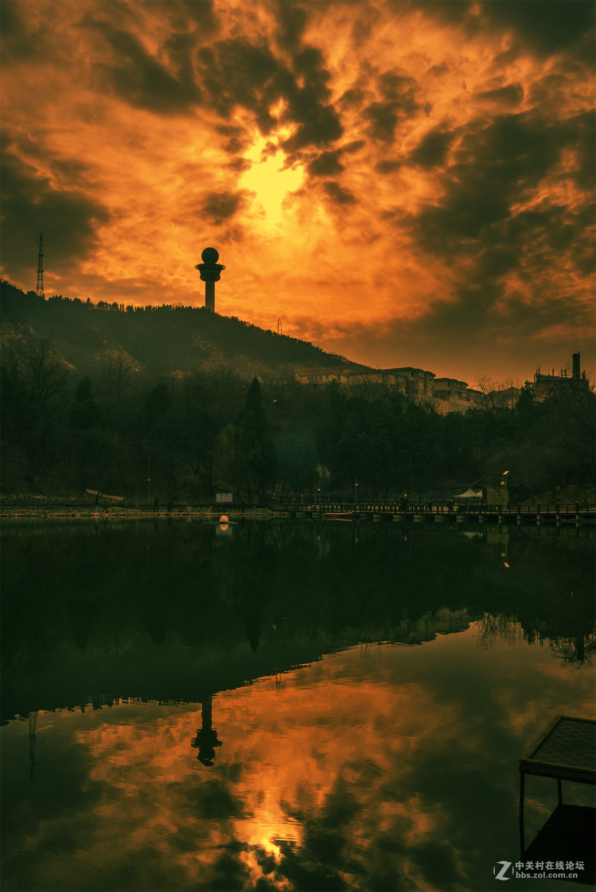 --- 云映日，水映天 ---