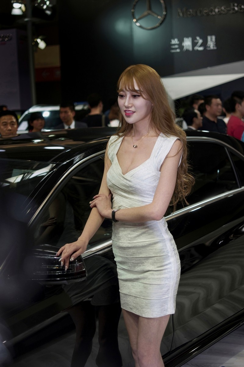 车展模特（NX500试机贴）