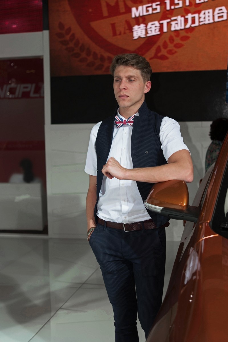 车展模特（NX500试机贴）