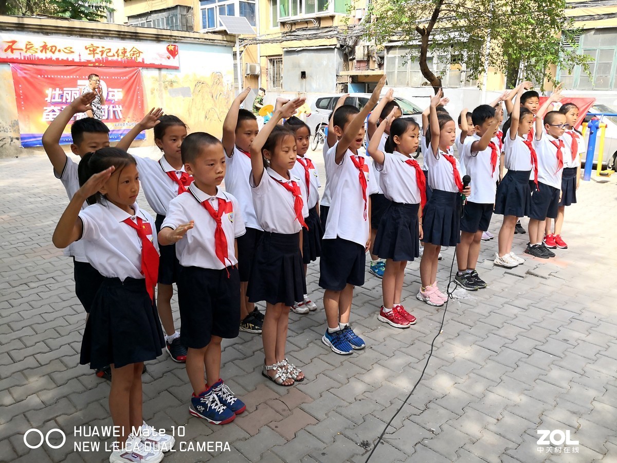 沈阳市沈河区滨河街道秀山社区举行迎七一表彰优秀党员与文艺演出活动