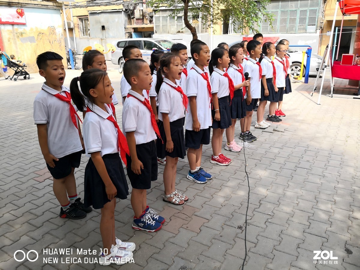 沈阳市沈河区滨河街道秀山社区举行迎七一表彰优秀党员与文艺演出活动