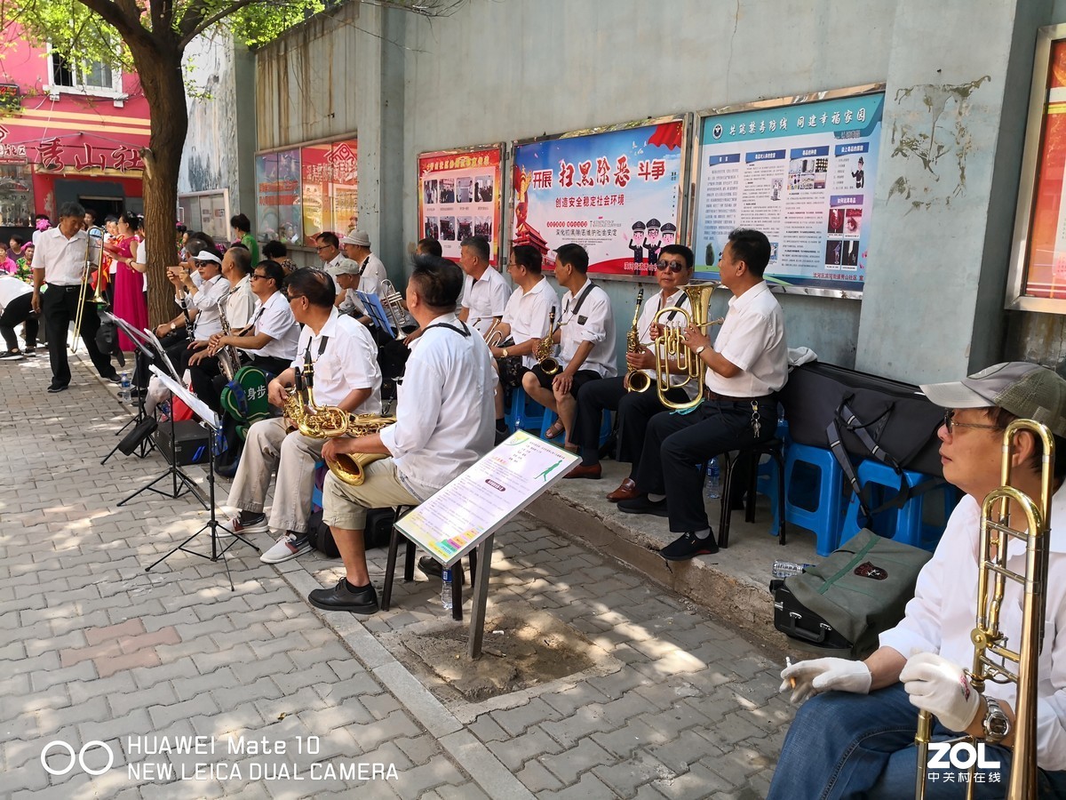 沈阳市沈河区滨河街道秀山社区举行迎七一表彰优秀党员与文艺演出活动