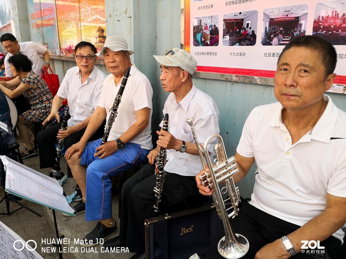 沈阳市沈河区滨河街道秀山社区举行迎七一表彰优秀党员与文艺演出活动