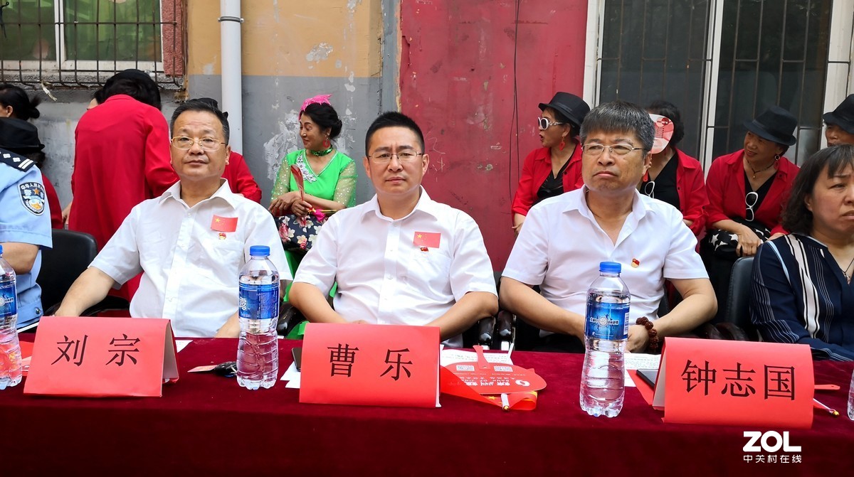 沈阳市沈河区滨河街道秀山社区举行迎七一表彰优秀党员与文艺演出活动