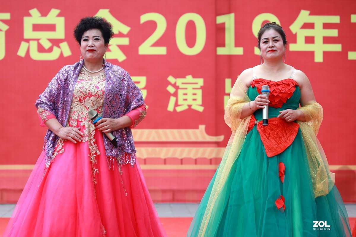 吾悦广场拍女生小合唱，续