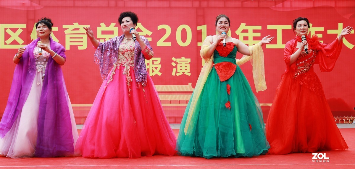 吾悦广场拍女生小合唱，续