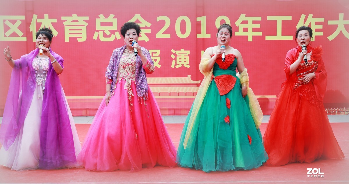 吾悦广场拍女生小合唱，续