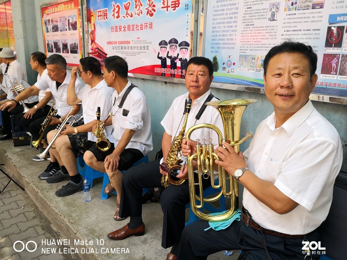 沈阳市沈河区滨河街道秀山社区举行迎七一表彰优秀党员与文艺演出活动