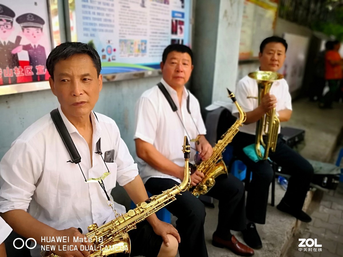 沈阳市沈河区滨河街道秀山社区举行迎七一表彰优秀党员与文艺演出活动