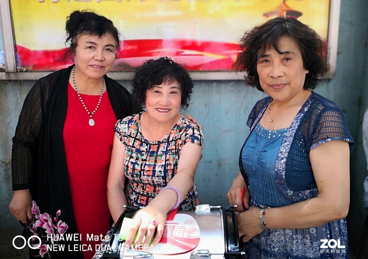 沈阳市沈河区滨河街道秀山社区举行迎七一表彰优秀党员与文艺演出活动