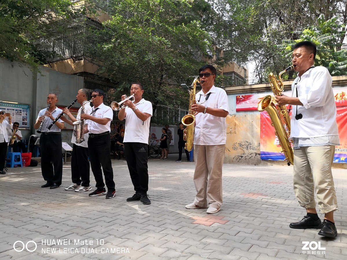 沈阳市沈河区滨河街道秀山社区举行迎七一表彰优秀党员与文艺演出活动