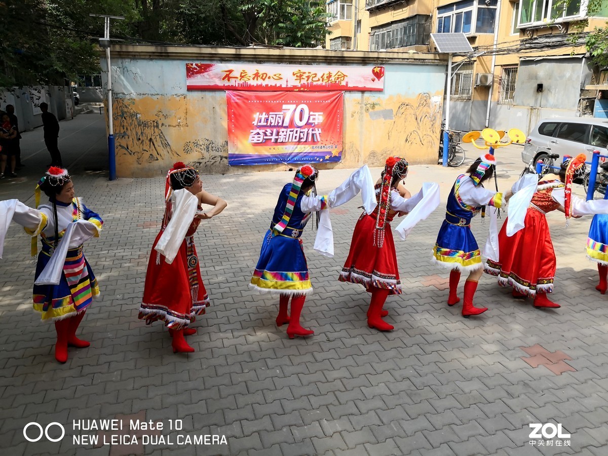 沈阳市沈河区滨河街道秀山社区举行迎七一表彰优秀党员与文艺演出活动