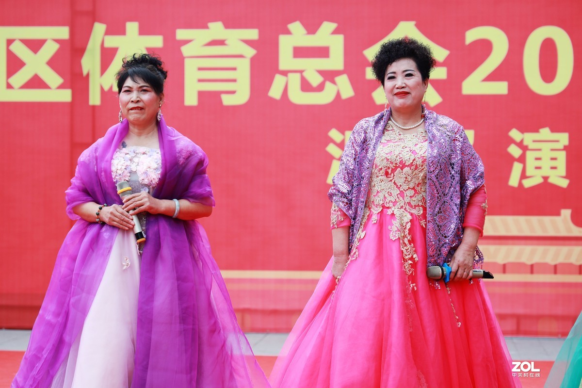 吾悦广场拍女生小合唱，续