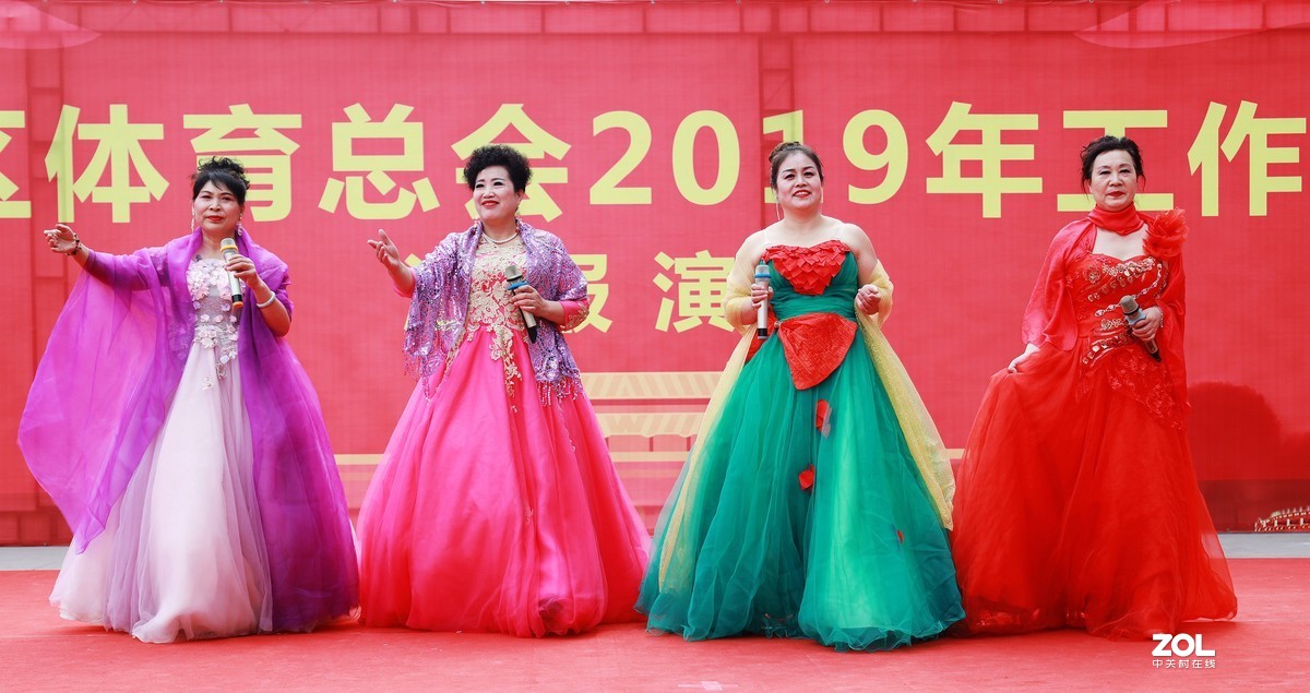 吾悦广场拍女生小合唱，续