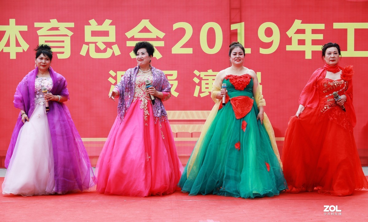 吾悦广场拍女生小合唱，续