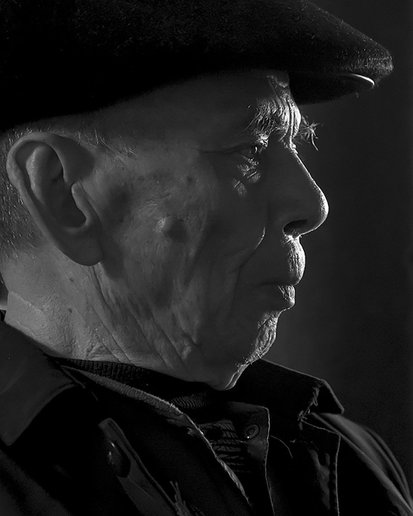 《老茶馆里的茶客》