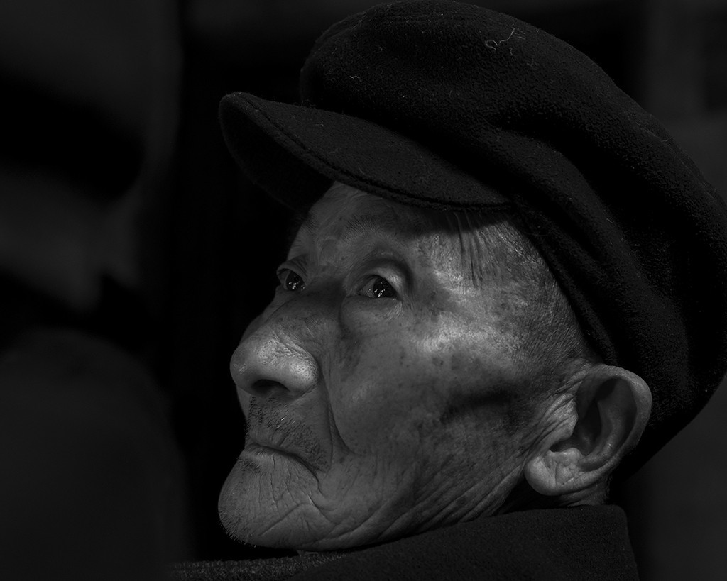 《老茶馆里的茶客》