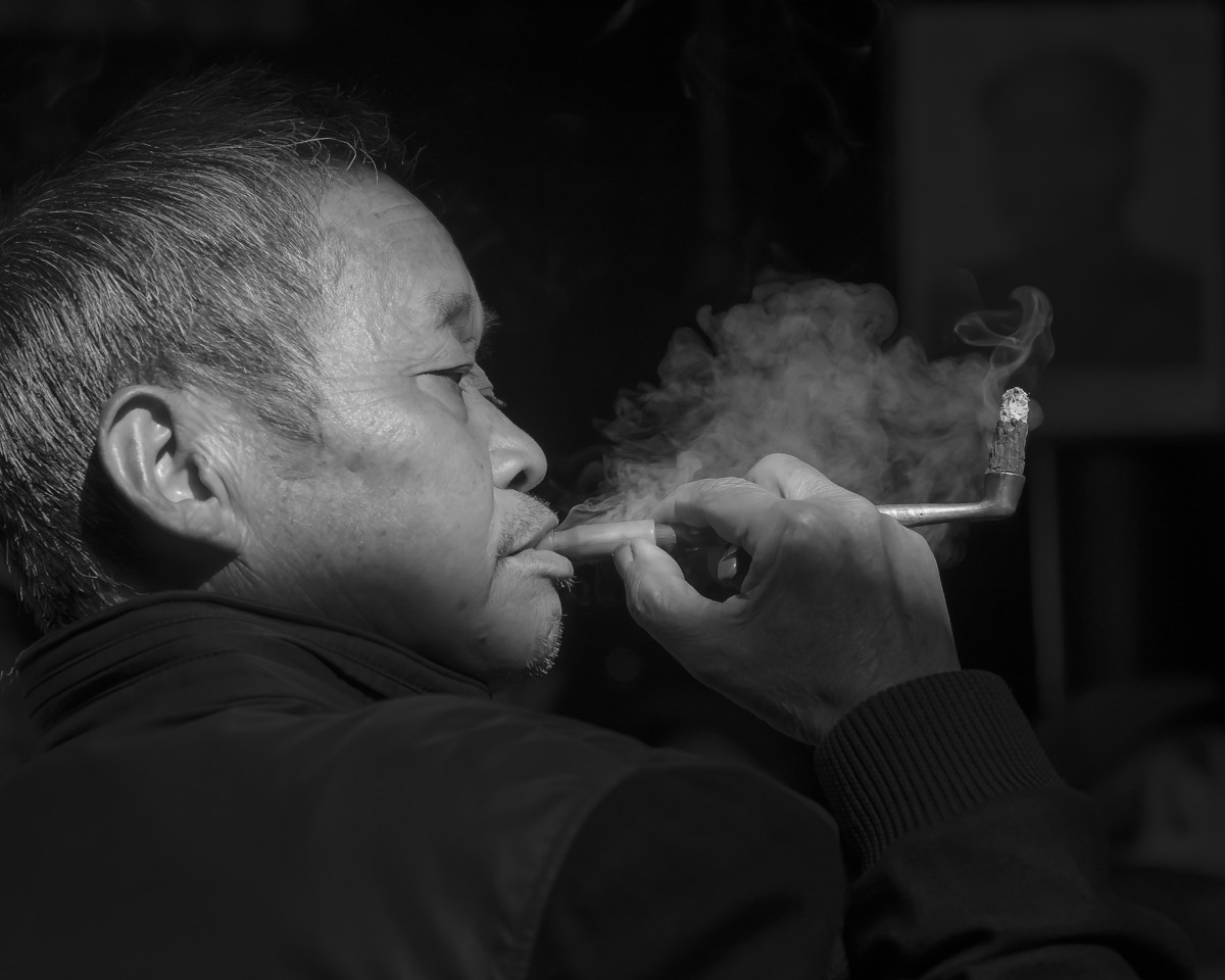 《老茶馆里的茶客》