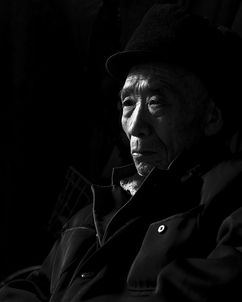 《老茶馆里的茶客》