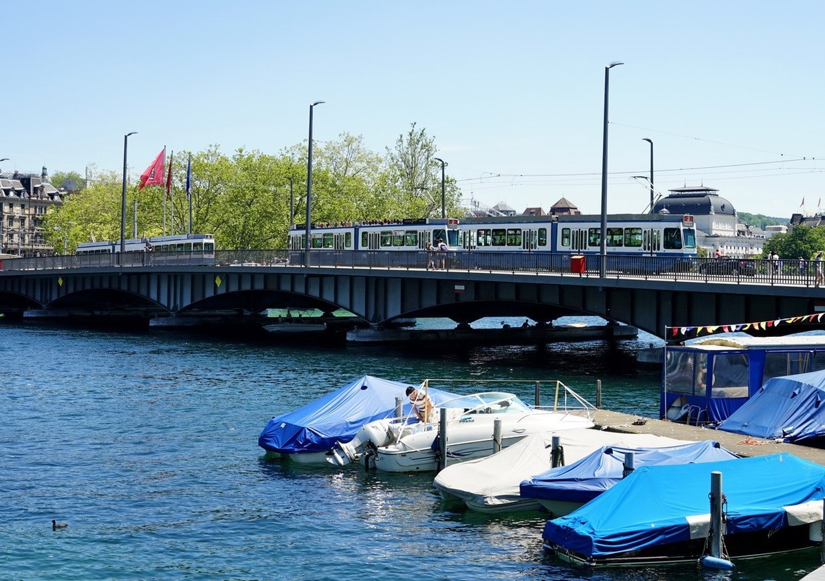 2019-06-02 瑞士旅行记录：阳光下的利马特河（zurich）