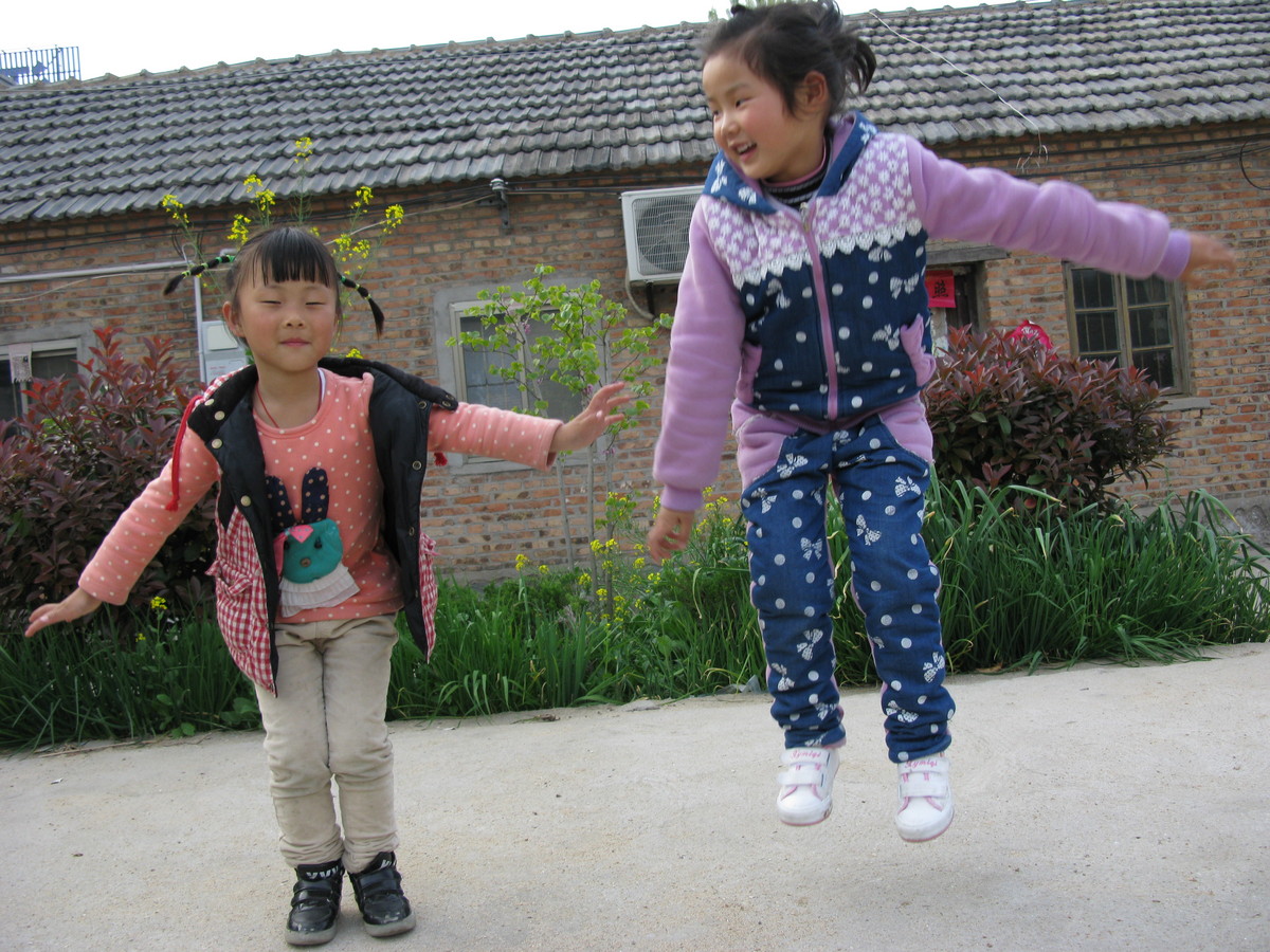 一直使用的A650IS发些照片（蒲公英、昆虫、儿童、月宫）到贵星空(中国)，请指导（16P）