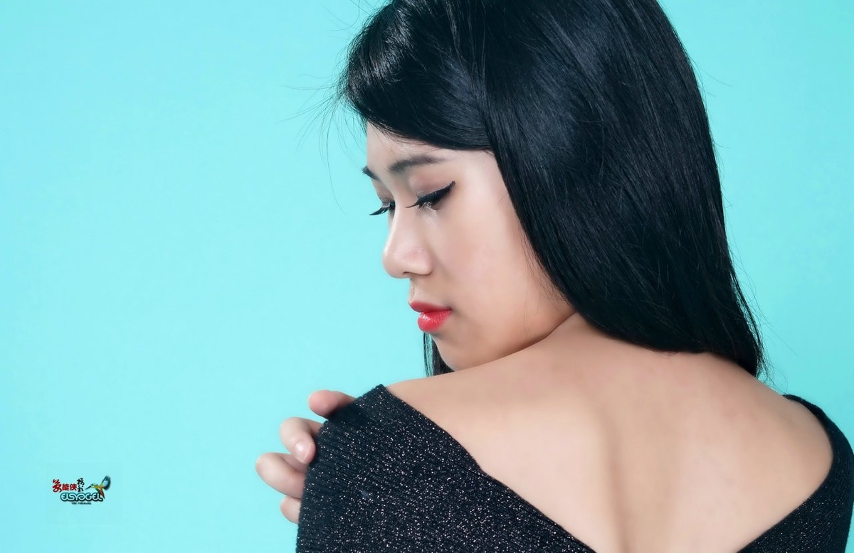 【小礼服美女】 ---文静