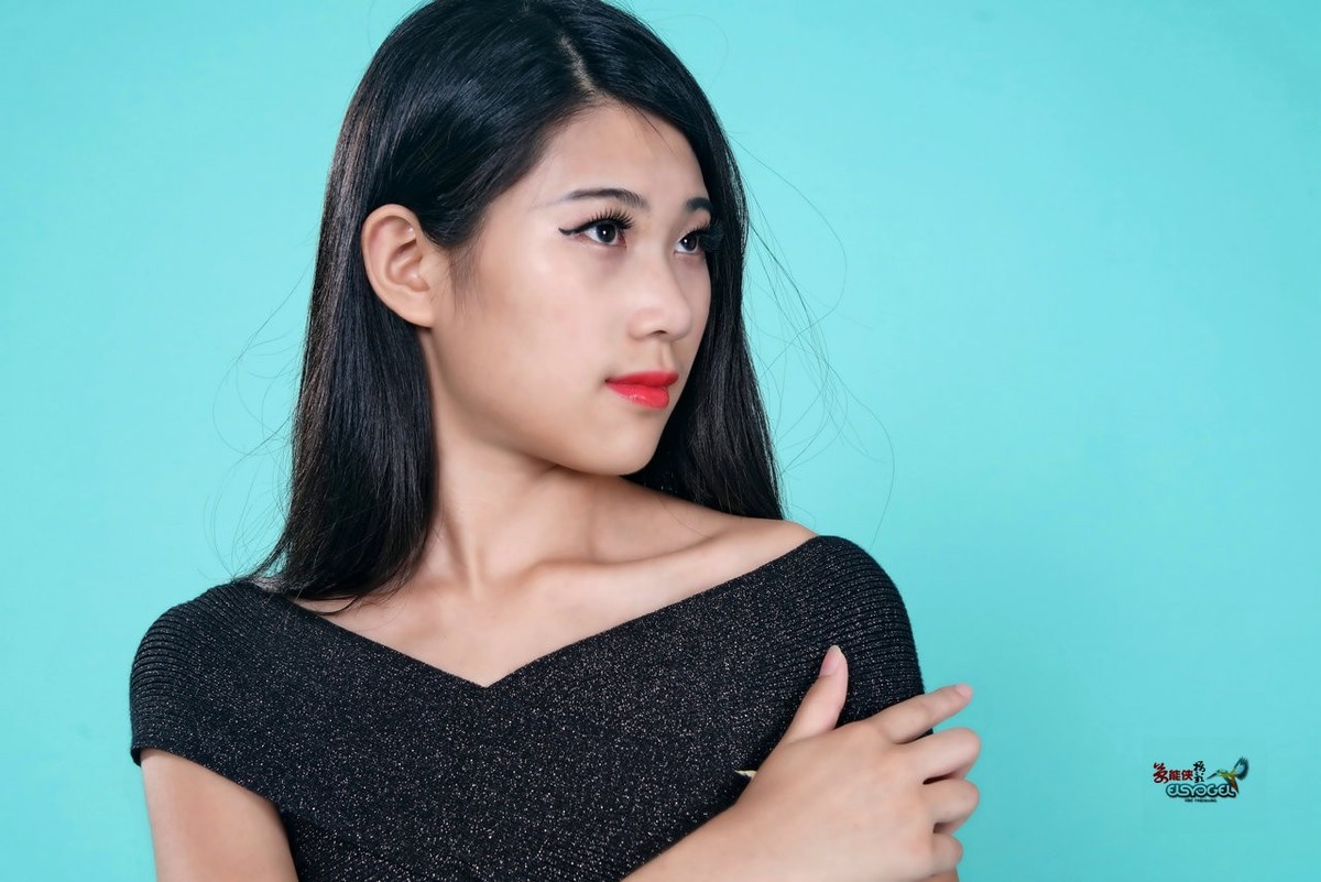 【小礼服美女】 ---文静