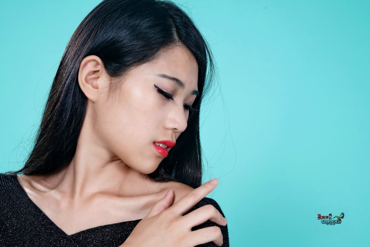 【小礼服美女】 ---文静