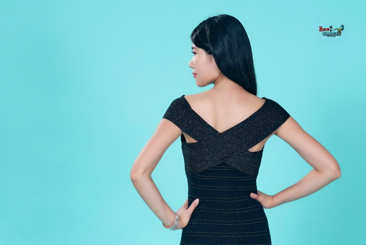 【小礼服美女】 ---文静