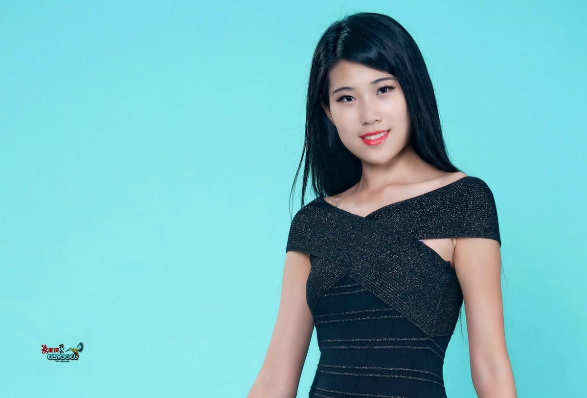 【小礼服美女】 ---文静