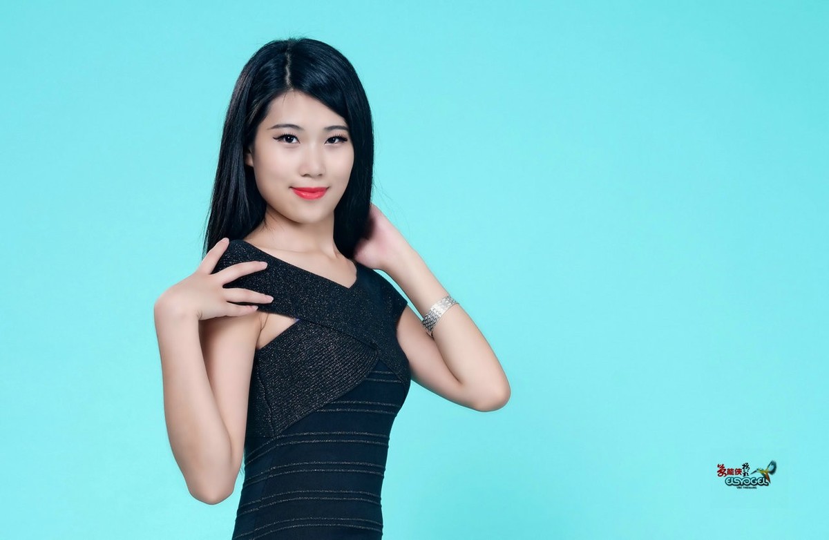 【小礼服美女】 ---文静